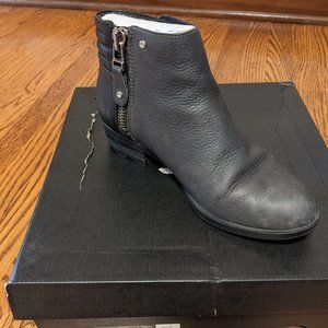 Women's size 8.5 Grey Sorel ankle boots